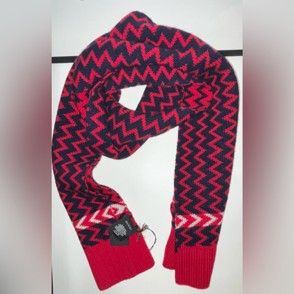 GUCCI Red/Blue Wool Long Scarf with Zig Zag Pattern